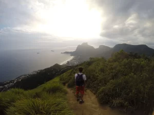 rumo-ao-topo-da-trilha-do-morro-dois-irmãos