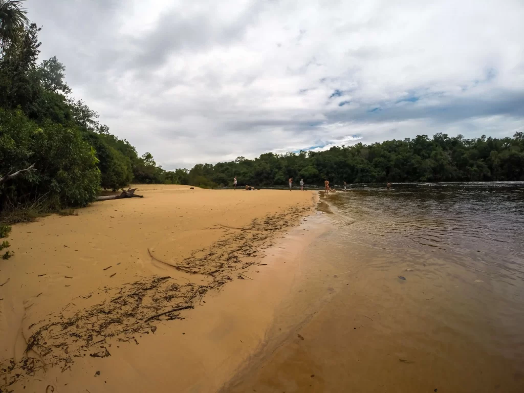 Espaço para acampar na Prainha do Rio Novo - Jalapão - Vamos Trilhar