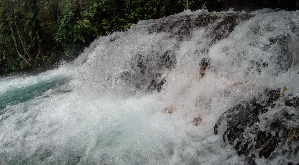 Queda d'água da Cachoeira do Formiga - Jalapão - TO - Vamos Trilhar