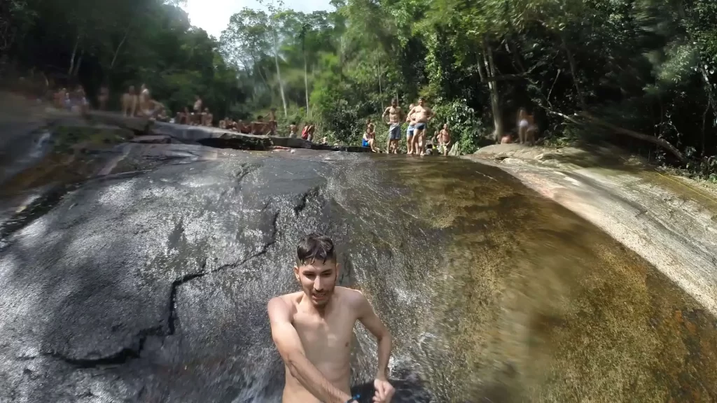 Escorrega na Cachoeira do Mendanha - Vamos Trilhar