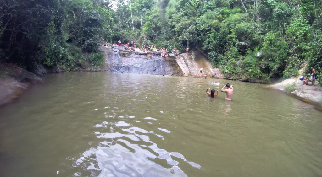 Grande poço na Cachoeira do Mendanha - Vamos Trilhar