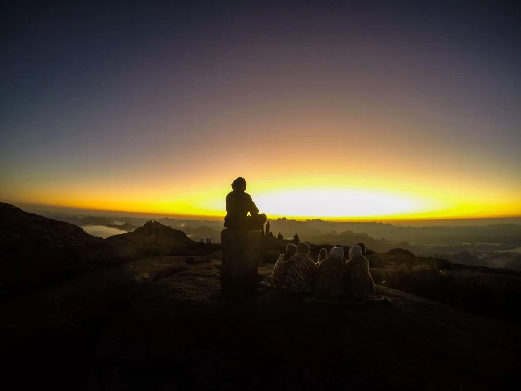 Nascer do sol na Pedra do Sino - Serra dos Órgãos - Vamos Trilhar