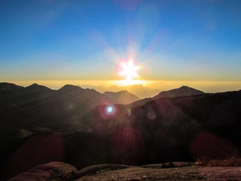 Pôr do sol na Pedra do Sino - Serra dos Órgãos - Vamos Trilhar