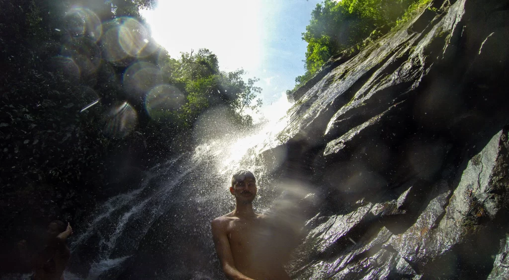 Queda d'água da Cachoeira do Mendanha - Vamos Trilhar