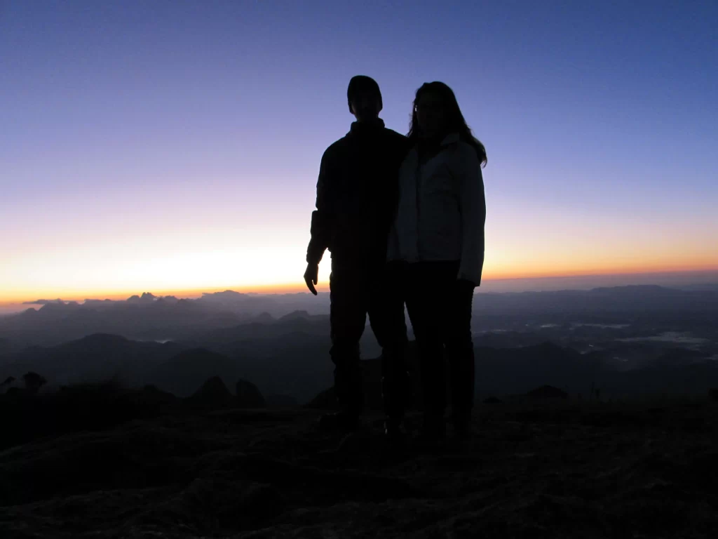 Amanhecer na Trilha da Pedra do Sino - Serra dos Órgãos - RJ - Vamos Trilhar