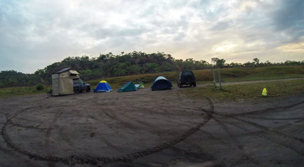 Acampamento na trilha da Cachoeira Santa Bárbara - Chapada dos Veadeiros - GO - Vamos Trilhar