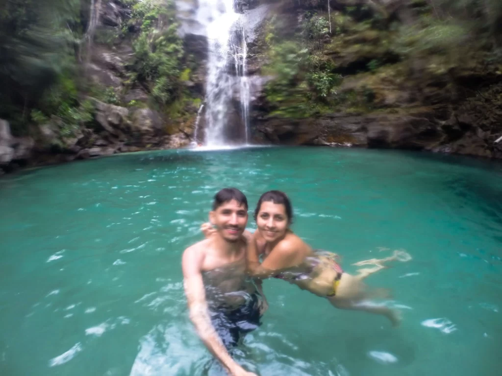 Aproveitando a Cachoeira Santa Bárbara - Chapada dos Veadeiros - GO - Vamos Trilhar