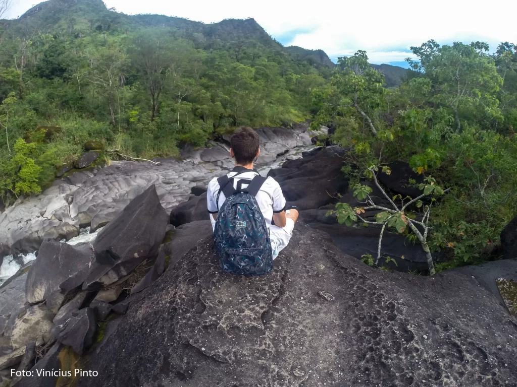 Margens do Rio São Miguel na trilha do Vale da Lua - Chapada dos Veadeiros - GO - Vamos Trilhar