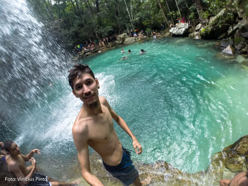 Perto da queda d'água da Cachoeira Santa Bárbara - Chapada dos Veadeiros - GO - Vamos Trilhar