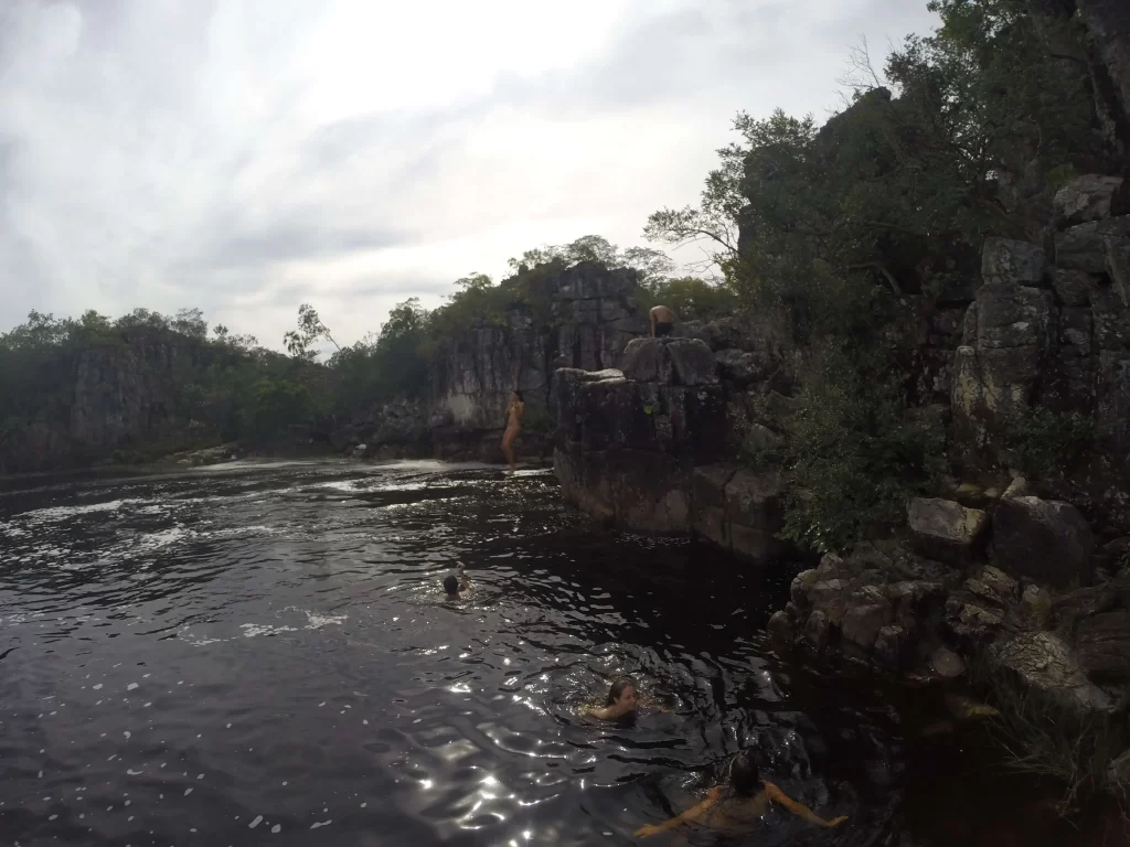 Lago dos Cânions da Chapada dos Veadeiros - GO - Vamos Trilhar