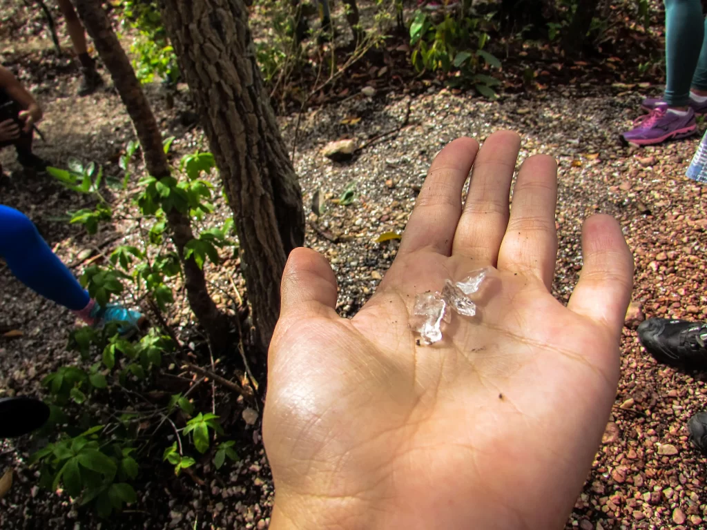 Garimpo de Cristal de Quartzo - Trilha dos Saltos do Rio Preto - Chapada dos Veadeiros - GO - Vamos Trilhar