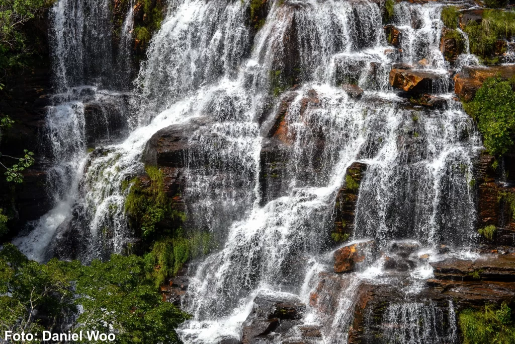 Queda d'água da Cachoeira Almécegas 1 - Chapada dos Veadeiros - GO - Vamos Trilhar