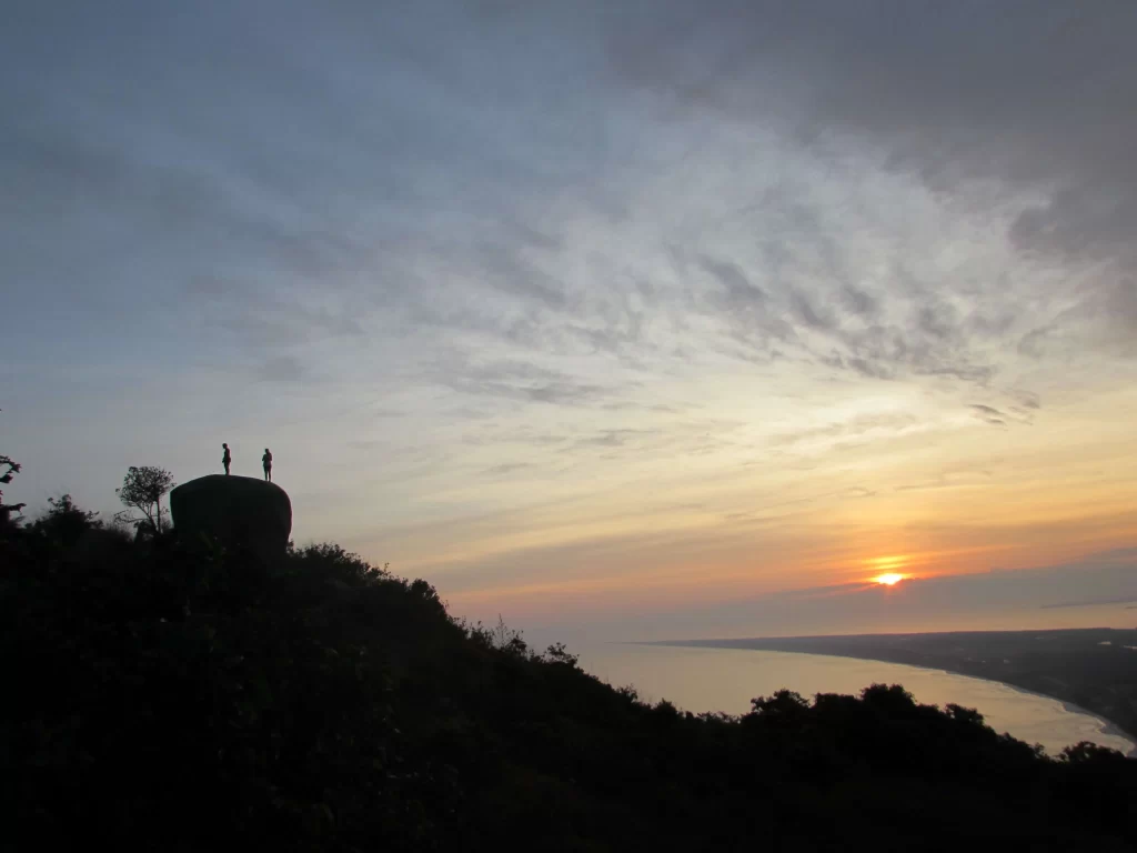 Chegando ao ponto mais alto da trilha da Pedra do Telégrafo - RJ - Vamos Trilhar