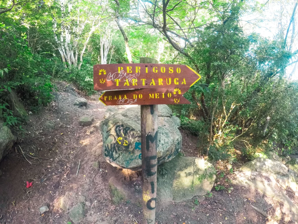 Bifurcação - trilha da Pedra da Tartaruga e Praia do Perigoso - Guaratiba - RJ - Vamos Trilhar