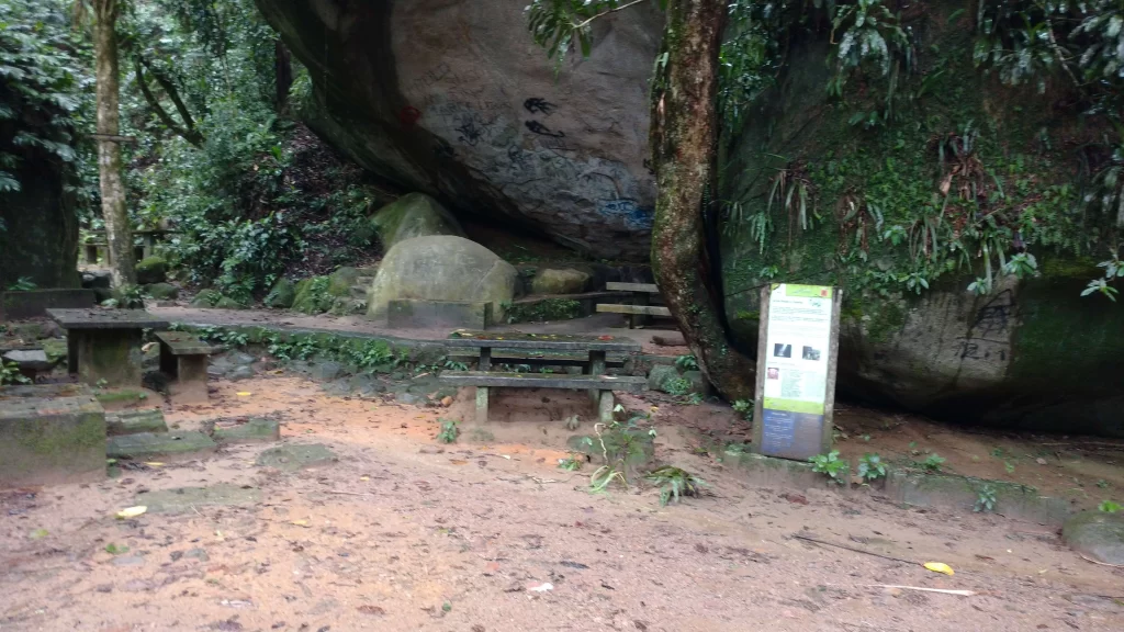 Gruta Paulo e Virgínia - Circuito das Grutas da Floresta da Tijuca - RJ - Vamos Trilhar