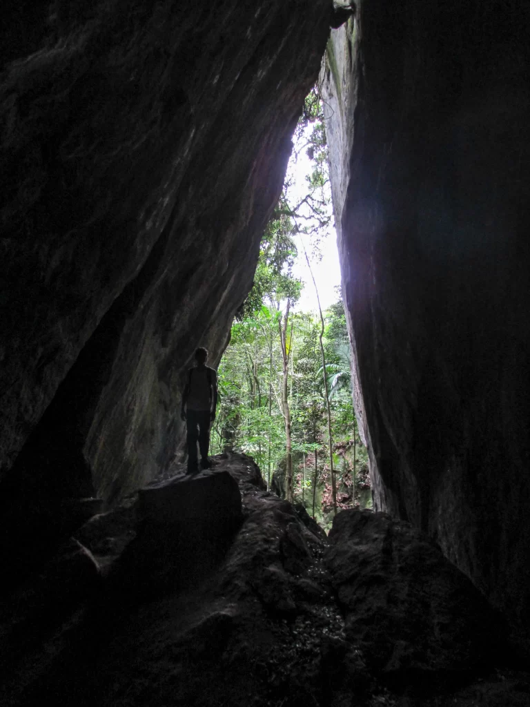 Gruta do Archer - Circuito das Grutas da Floresta da Tijuca - RJ - Vamos Trilhar