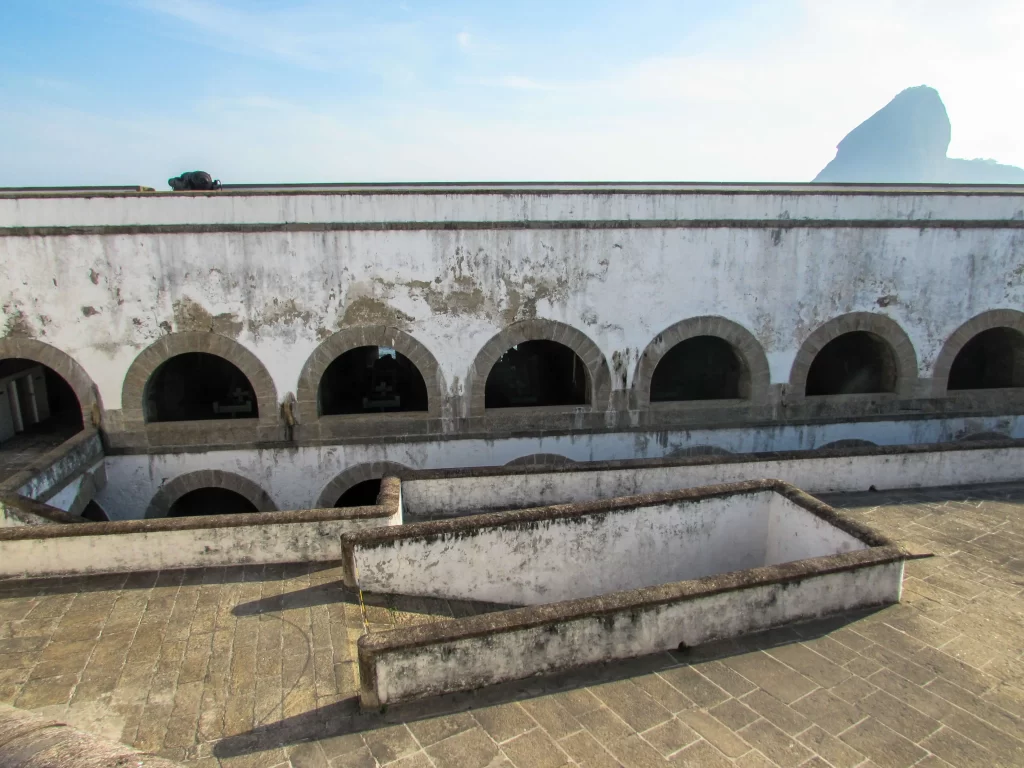 Paiol de munições - Fortaleza de Santa Cruz da Barra - Niterói - RJ - Vamos Trilhar