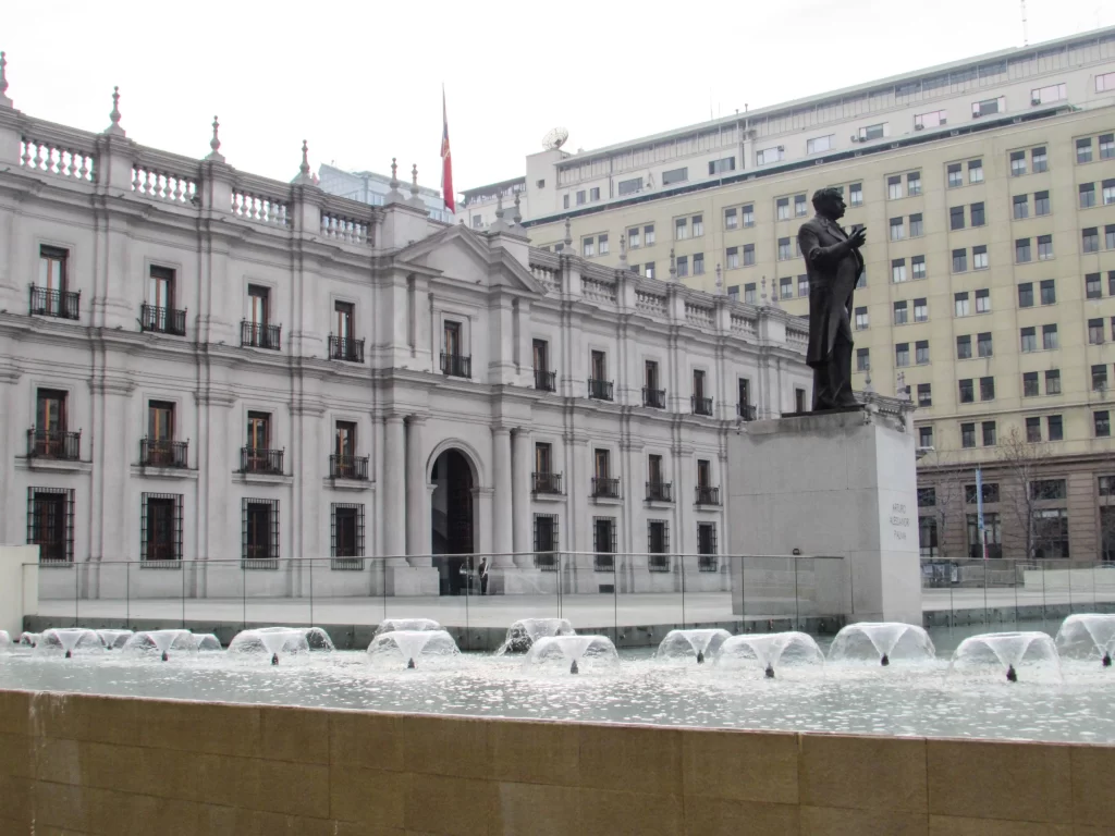 O nascimento - Palacio de la Moneda - Santiago - Chile - Vamos Trilhar-min