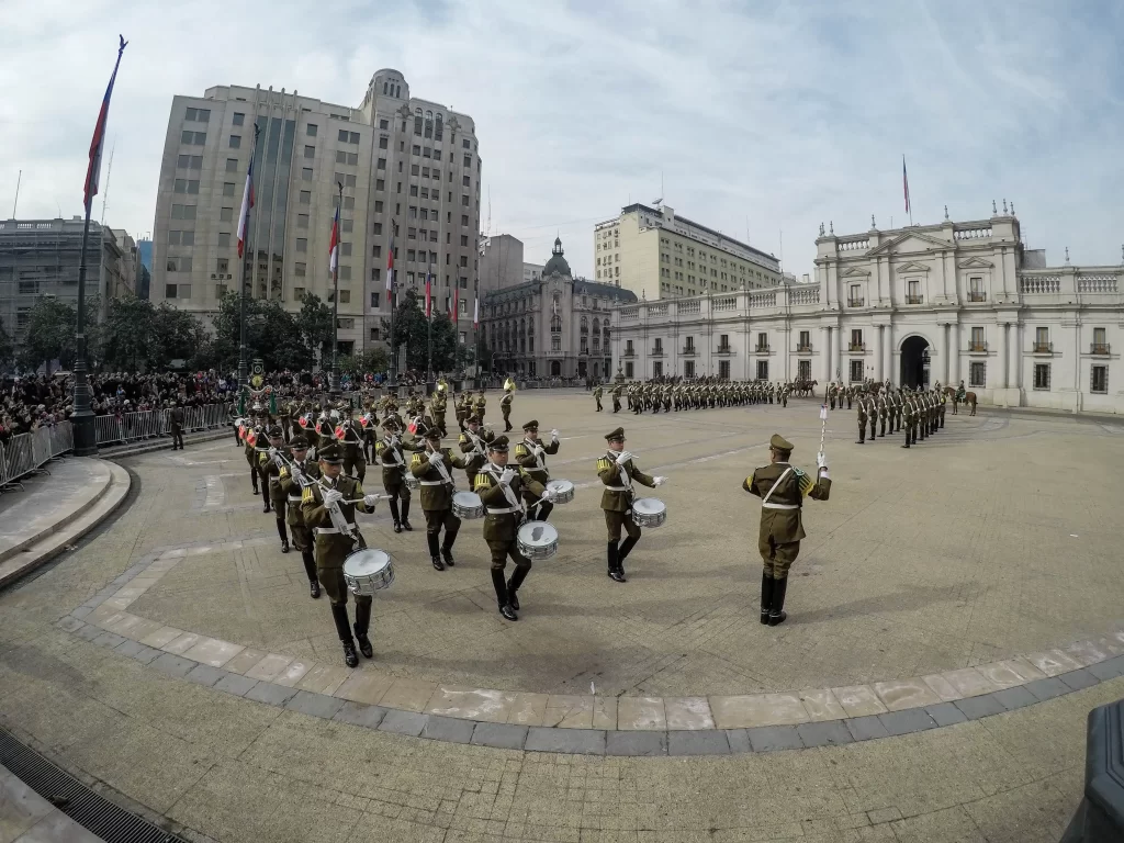 Troca de Guarda - Palacio de la Moneda - Santiago - Chile - Vamos Trilhar-min