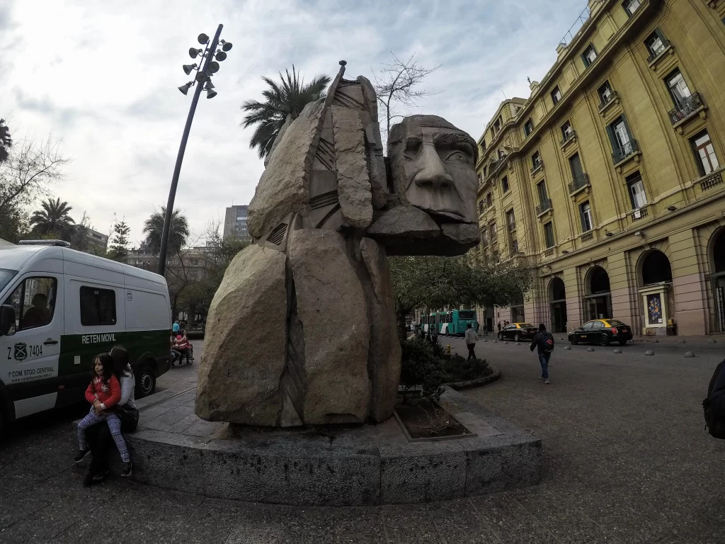A magia da Plaza de Armas - Santiago - Chile - Vamos Trilhar-min