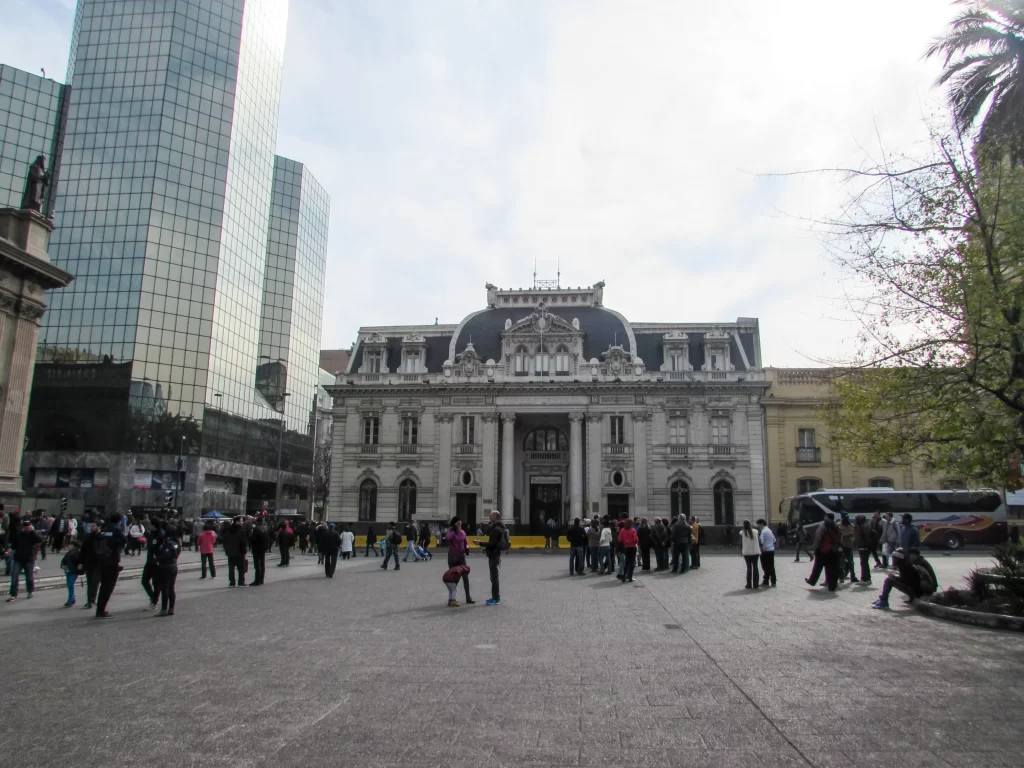 Edifícios Estatais - Plaza de Armas - Santiago - Chile - Vamos Trilhar-min