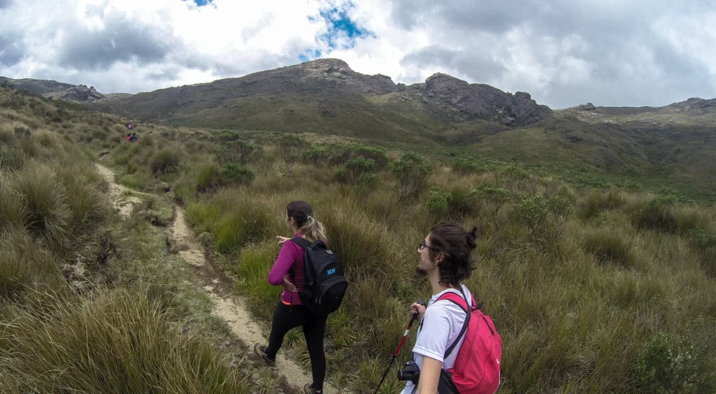 Voltando pelo mesmo caminho da Pedra do Altar - Itatiaia - RJ - Vamos Trilhar-min