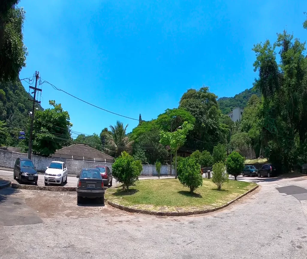 Largo onde estacionamos o carro para a Cachoeira do Amor - Alto da Boa Vista (Floresta da Tijuca - RJ)- Vamos Trilhar