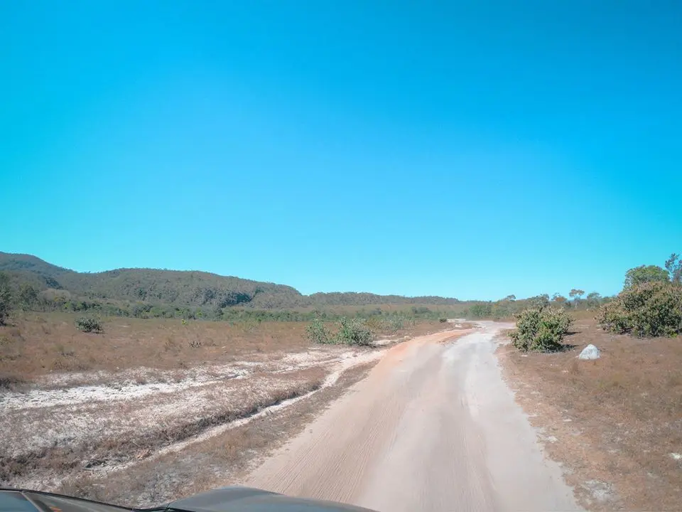 vamos-trilhar - estrada de acesso a um dos municípios da região, próximo a Cavalcante
