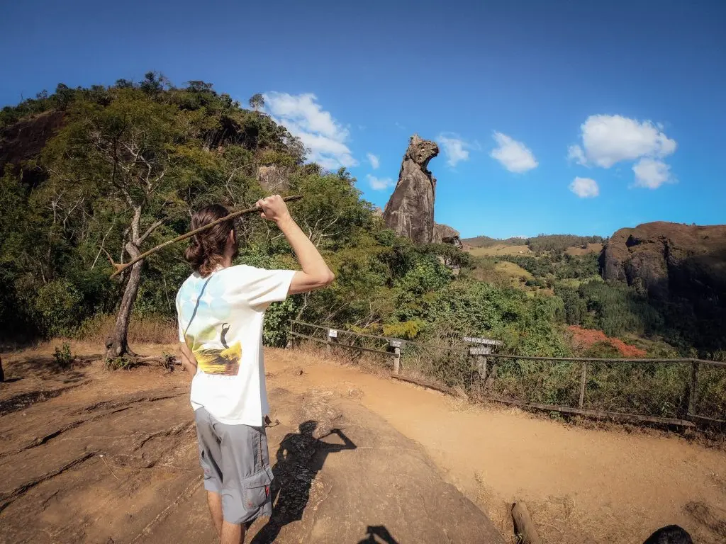 A Pedra do Cão Sentado - Nova Friburgo - RJ - Vamos Trilhar-min