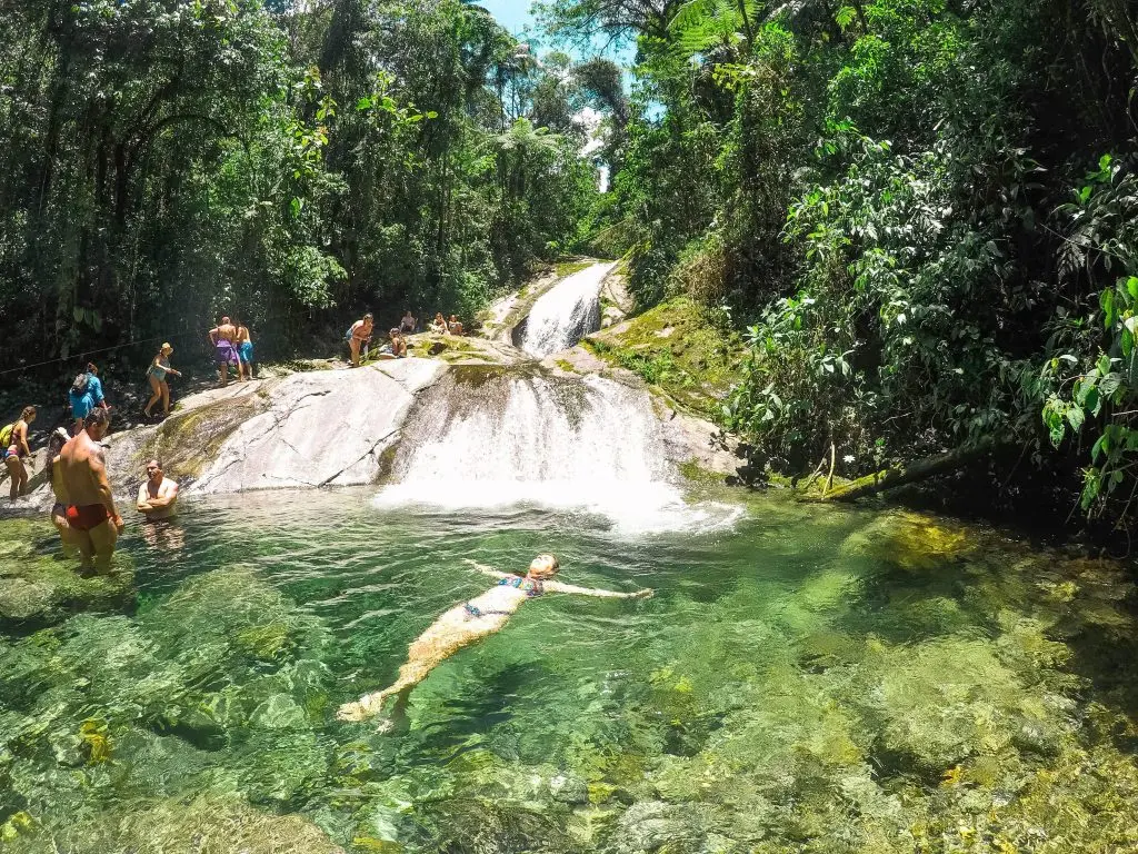 Tomando banho no Poço do Céu - Serrinha do Alambari - RJ - Vamos Trilhar-min