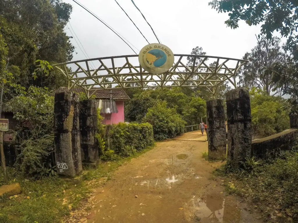 Entrada da trilha da Praia Preta e Aqueduto - Ilha Grande - RJ - Vamos Trilhar-min