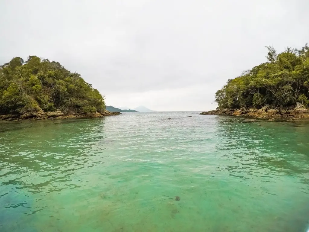 Lagoa Azul - passeio com lancha de meia volta na Ilha Grande - RJ - Vamos Trilhar-min