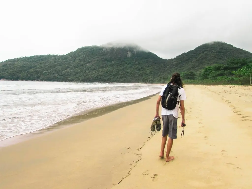 Praia de Dois Rios - Ilha Grande - RJ - Vamos Trilhar-min