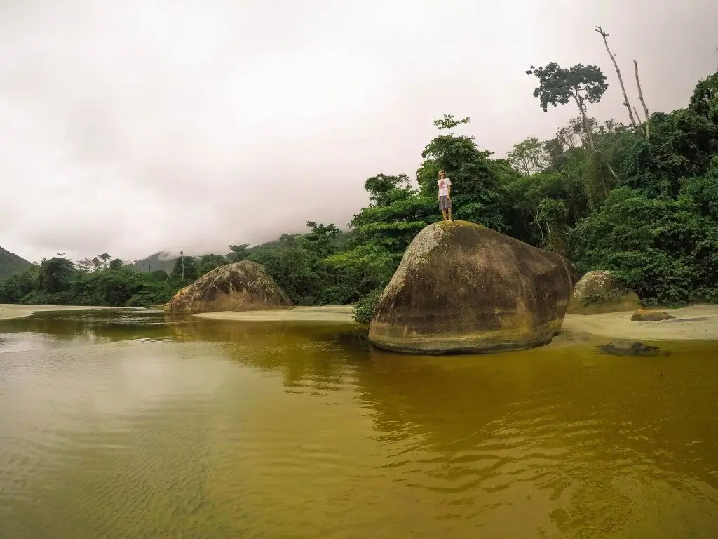 Rio da Esquerda - Praia de Dois Rios - Ilha Grande - RJ - Vamos Trilhar-min