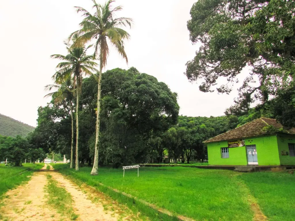 Vilarejo de Dois Rios - Praia de Dois Rios - Ilha Grande - RJ - Vamos Trilhar-min