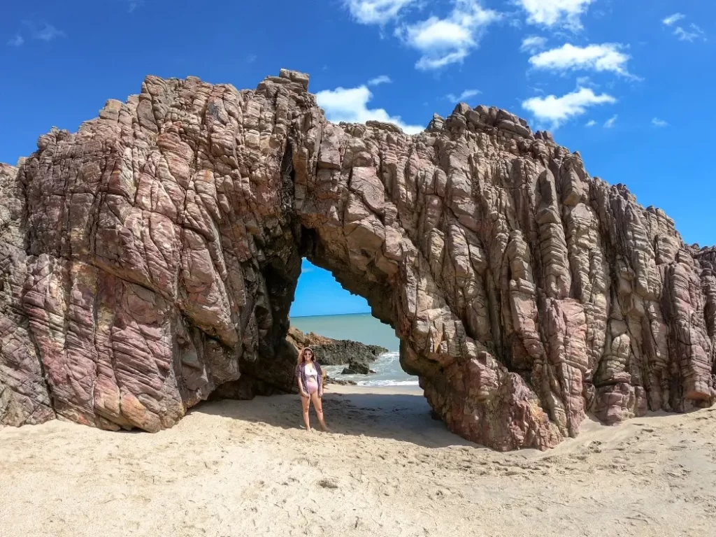 Conheça tudo sobre a Pedra Furada e Árvore da Preguiça - Jericoacoara - CE - Vamos Trilhar