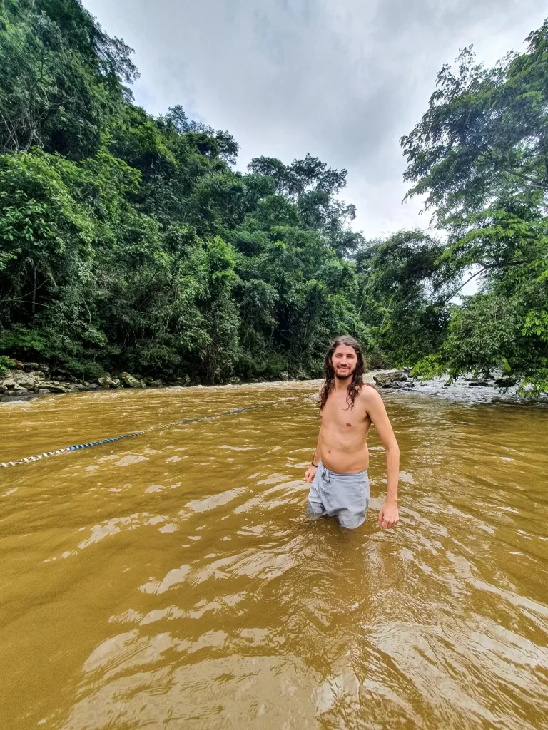 Tomando banho na Cachoeira de Sô Ito - Santa Rita de Jacutinga - Vamos Trilhar