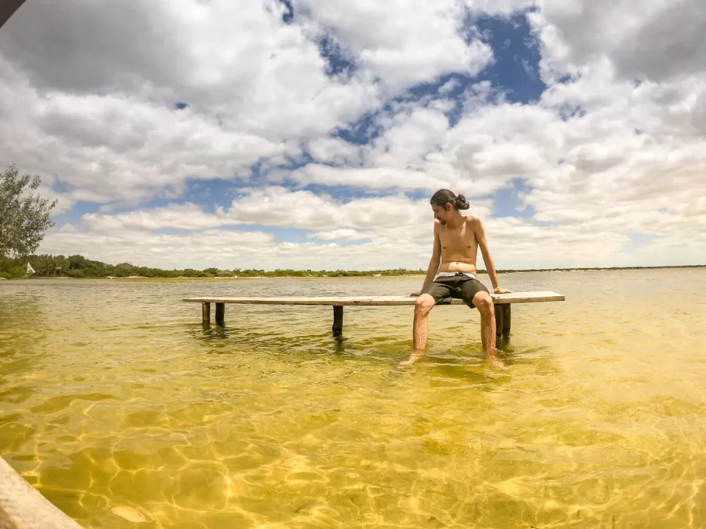 Tomando banho na Lagoa Azul - Jericoacoara - CE - Vamos Trilhar