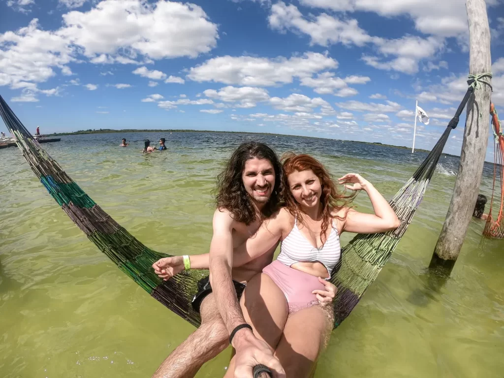 Tomando banho na Lagoa do Paraíso - Jericoacoara - CE - Vamos Trilhar