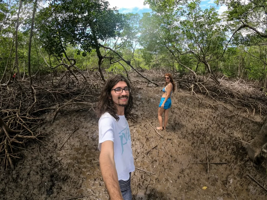 Andando no manguezal no Delta do Parnaíba - PI - Vamos Trilhar