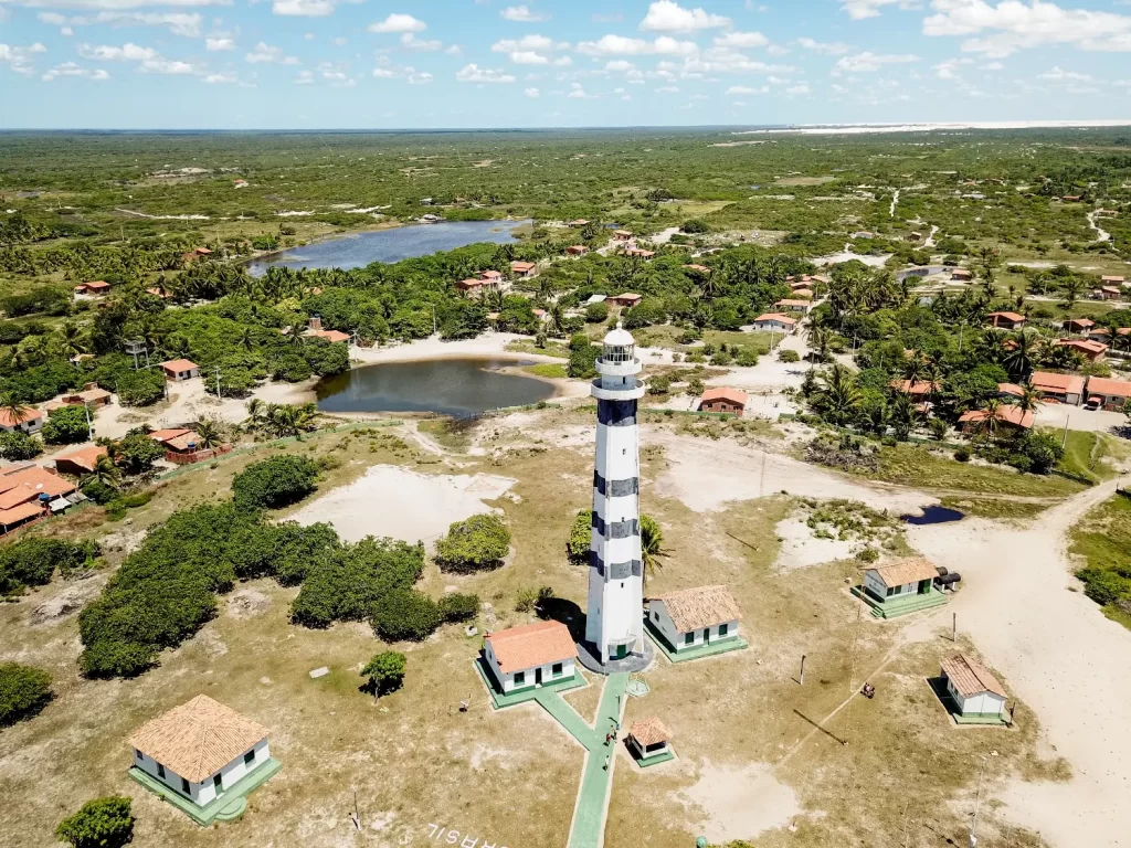 Vista aérea do Farol de Mandacaru - Passeio de Lancha pelo Rio Preguiças - MA - Vamos Trilhar