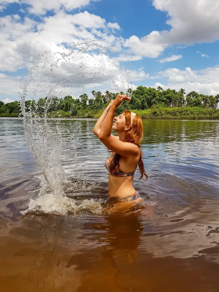 Banho de rio - Passeio ao Povoado Tapuio - Lençóis Maranhenses - Vamos Trilhar