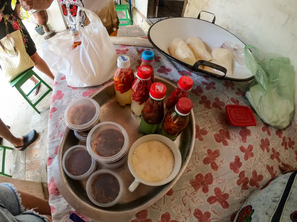 Comidas e artesanatos - Passeio ao Povoado Tapuio - Lençóis Maranhenses - Vamos Trilhar