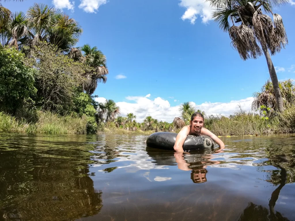 Paisagem na flutuação do Rio Formiga - MA - Vamos Trilhar