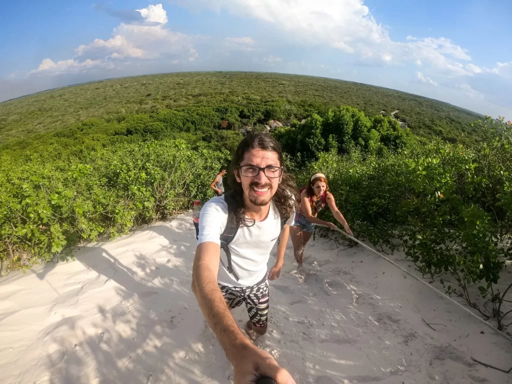 No alto da duna - Circuito Lagoa Bonita - Lençóis Maranhenses - Vamos Trilhar