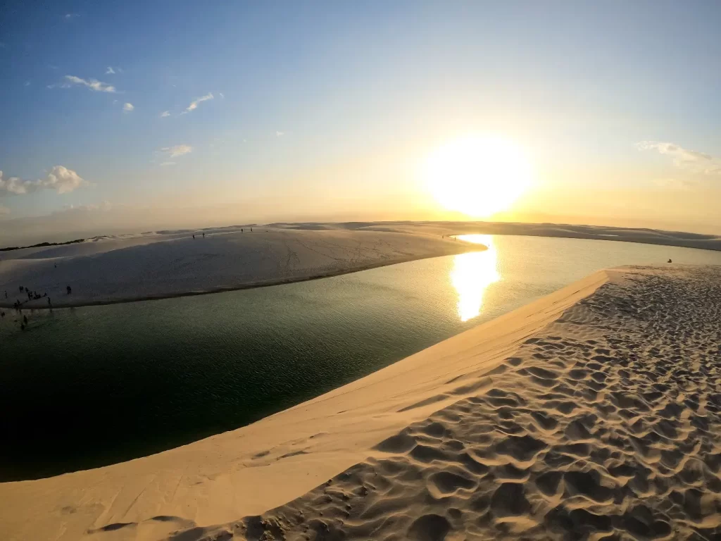 Vista das lagoas com pôr do sol Circuito Lagoa Bonita - Lençóis Maranhenses - Vamos Trilhar