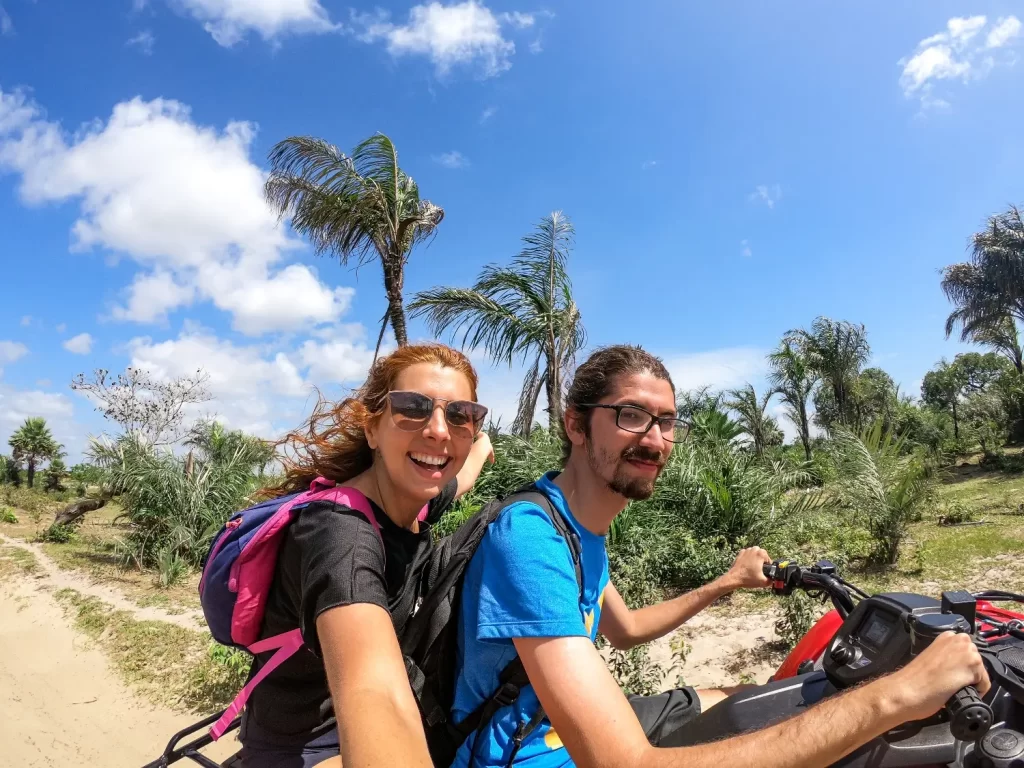 Entrando nos Pequenos Lençóis - passeio de Quadriciclo dos Pequenos Lençóis até a Praia de Caburé - Lençóis Maranhenses - Vamos Trilhar