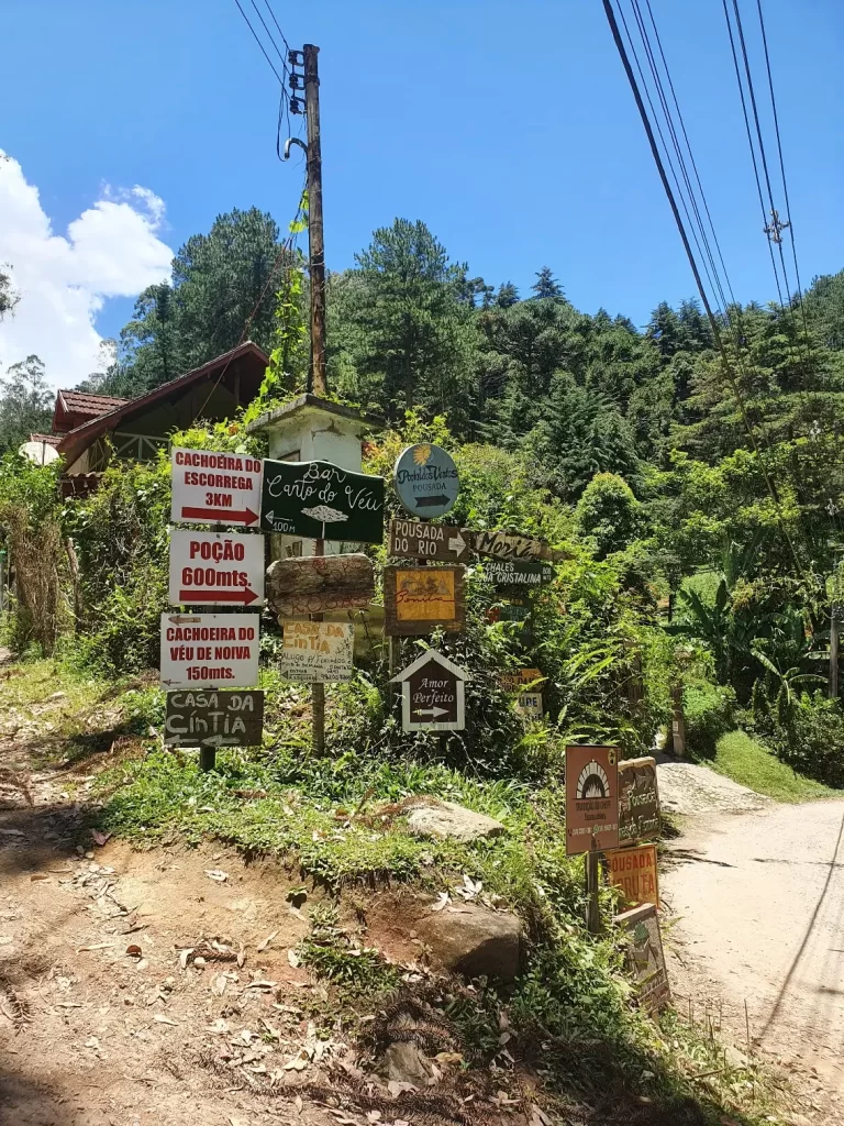 Bifurcação para a Cachoeira Véu da Noiva - Visconde de Mauá - RJ - Vamos Trilhar