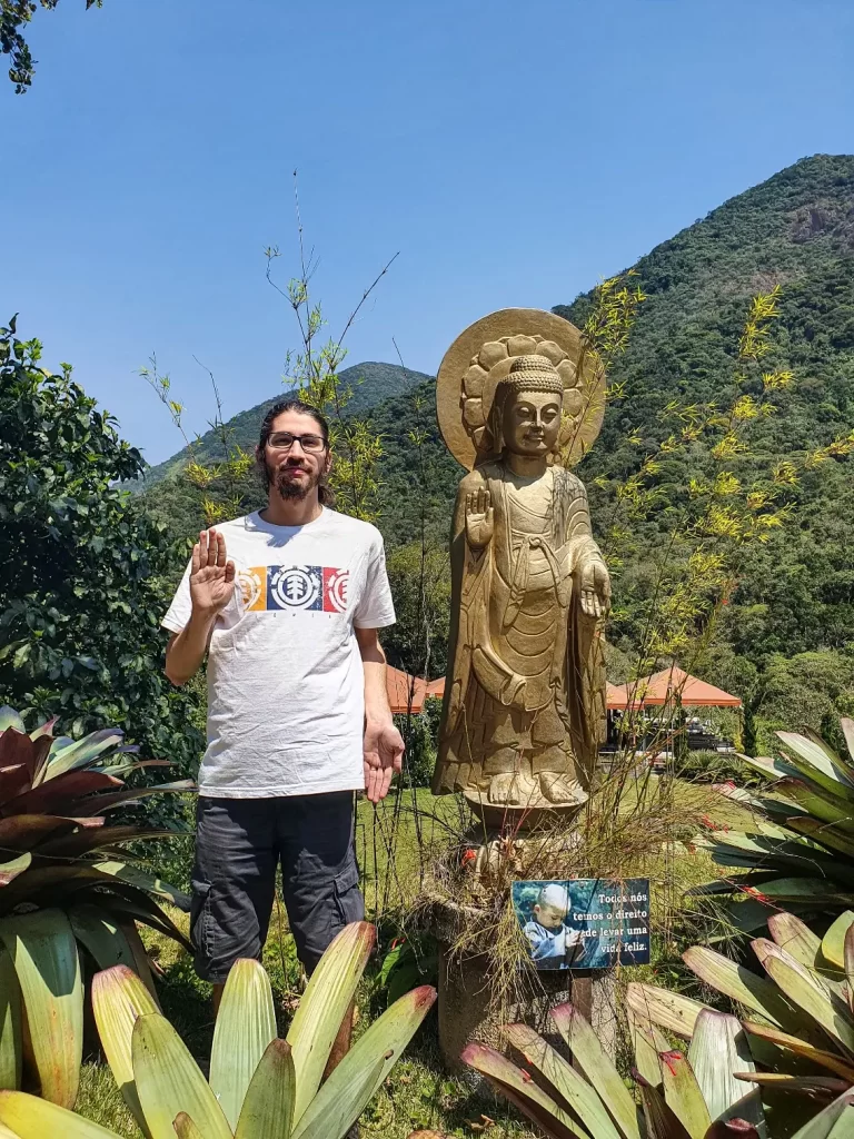 Corredor de Budas - santuário Vale do Amor em Petrópolis - RJ - Vamos Trilhar