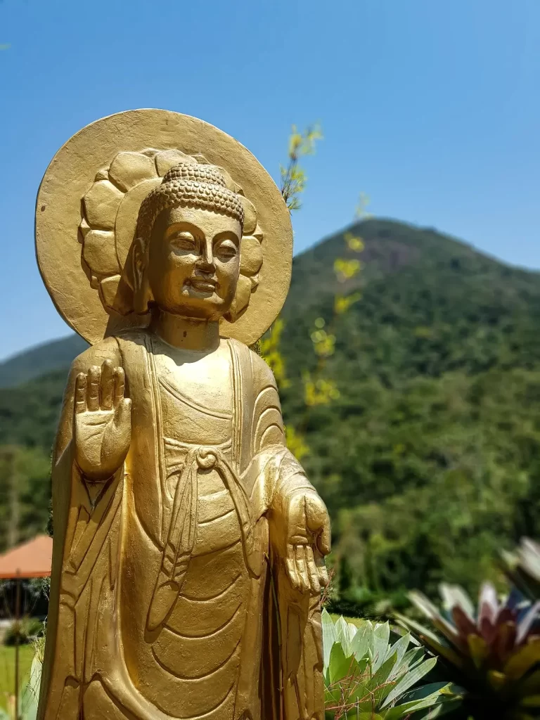 Detalhe do Buda - santuário Vale do Amor em Petrópolis - RJ - Vamos Trilhar